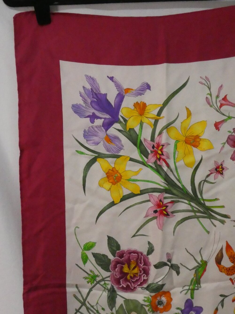 Vintage GUCCI Flora Silk Scarf Vittorio Accornero Burgundy Red Border - Picture 5 of 15